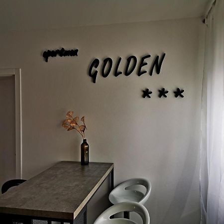 Апартаменты Golden - Self Check In Осиек Экстерьер фото